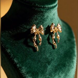 Gold-Tone Sculpted Bow Earrings – Shiny Ribbon Drop Design
